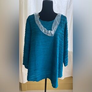 Alfred Dunner asymmetrical style top with attached jewelry. Size- 3X.